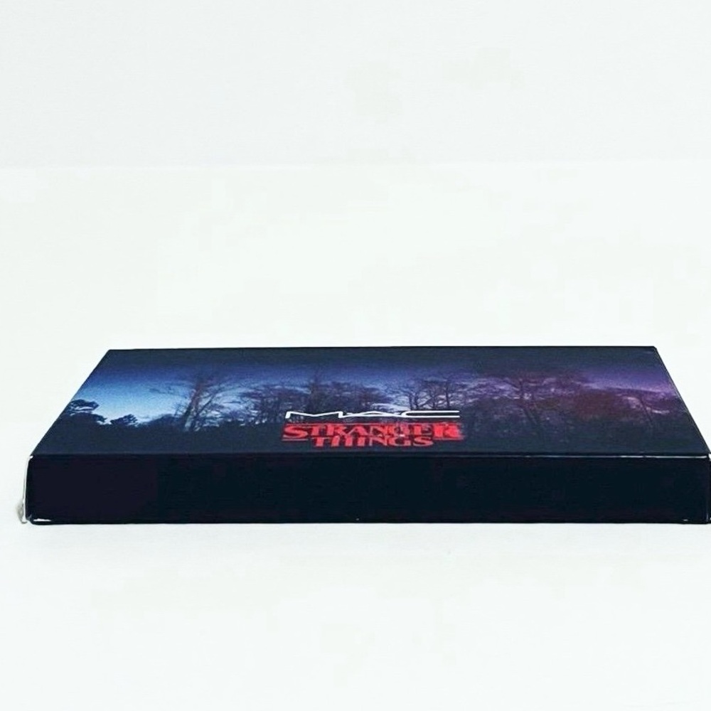 MAC X Stranger Things Hawkins Class of 1986 Eye Palette - Picture 8 of 13